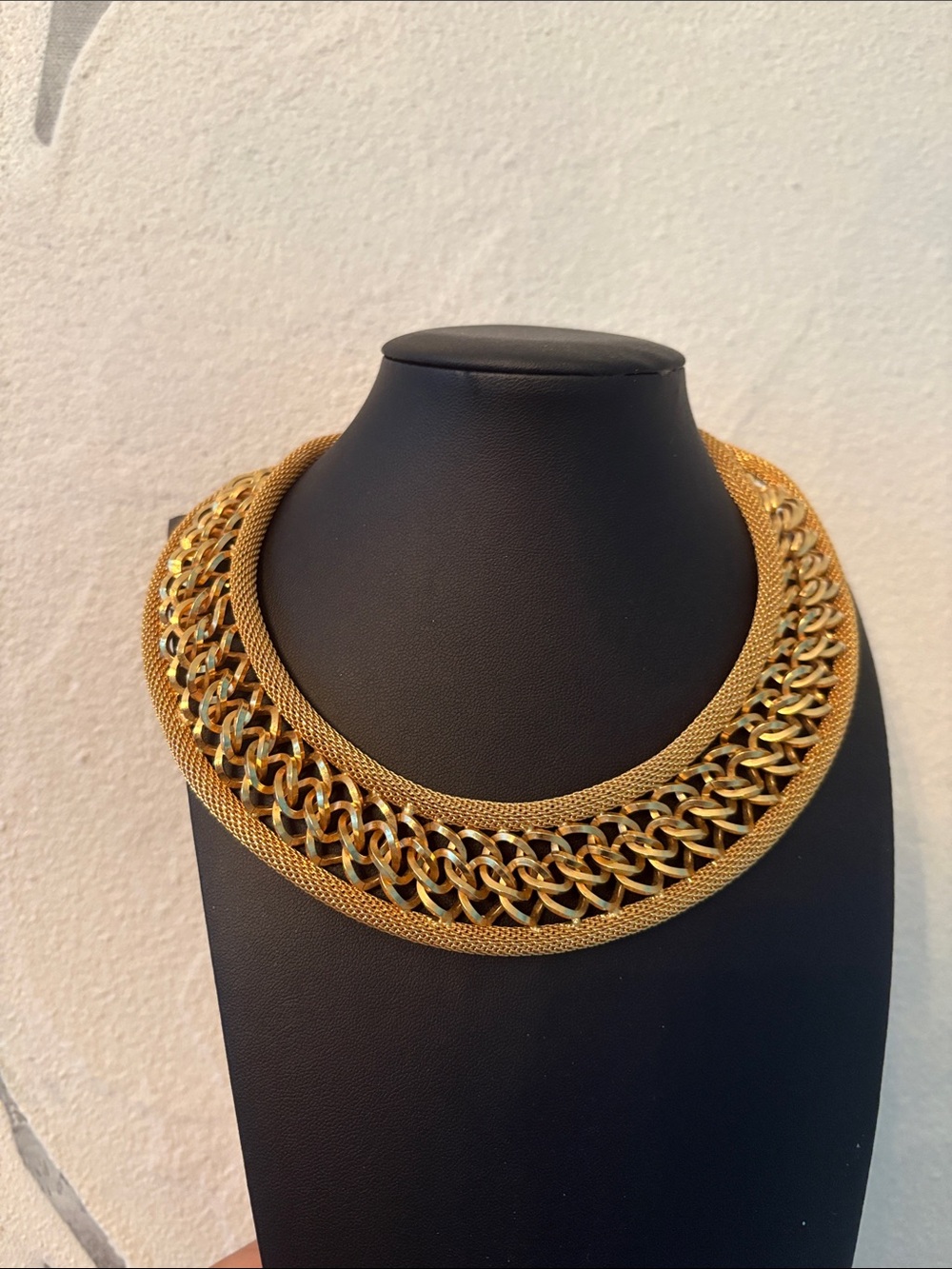 Elegant Gold-Tone Woven Chain Collar Necklace